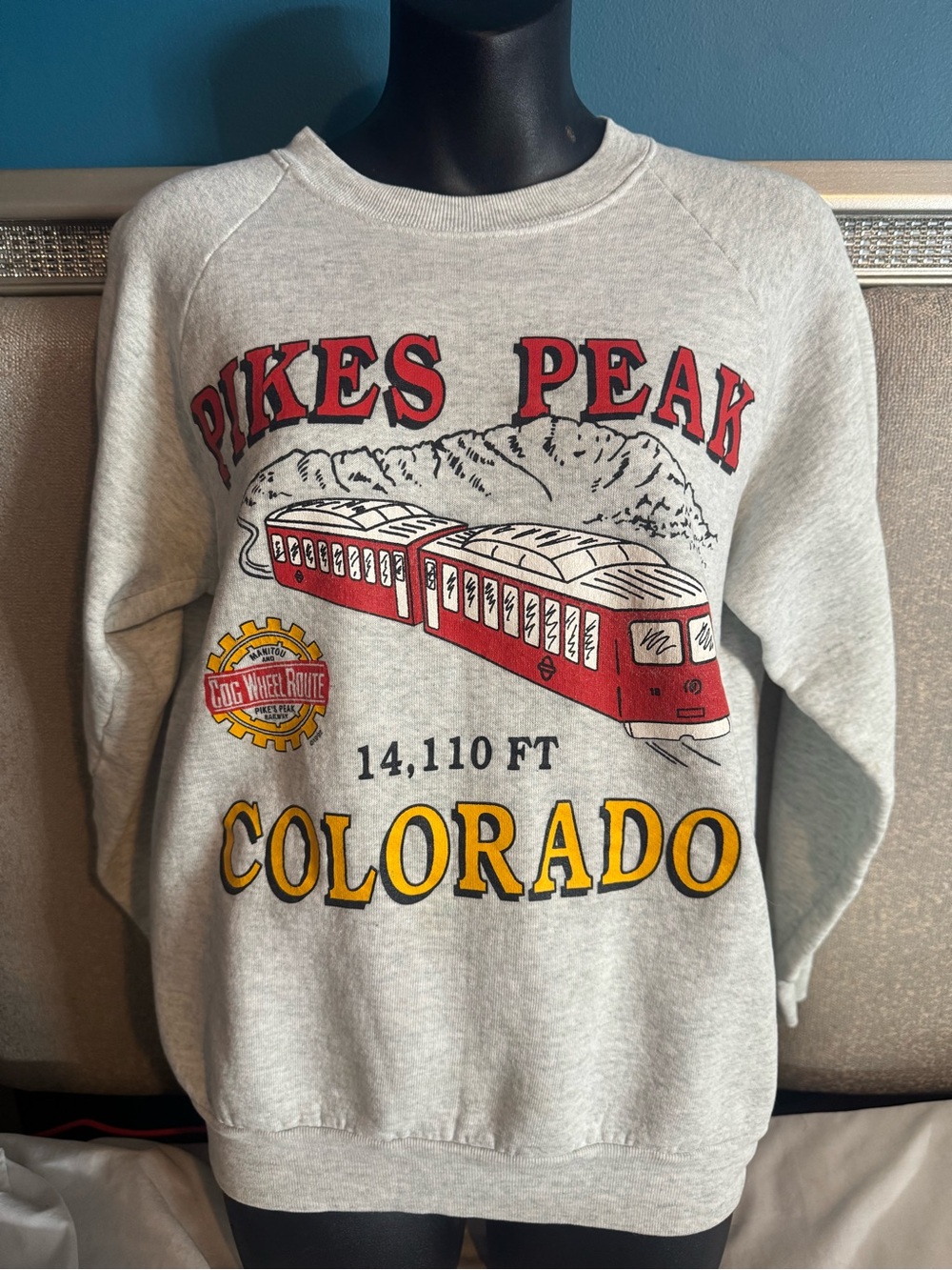 Vintage 1990s Pikes Peak Colorado Sweatshirt